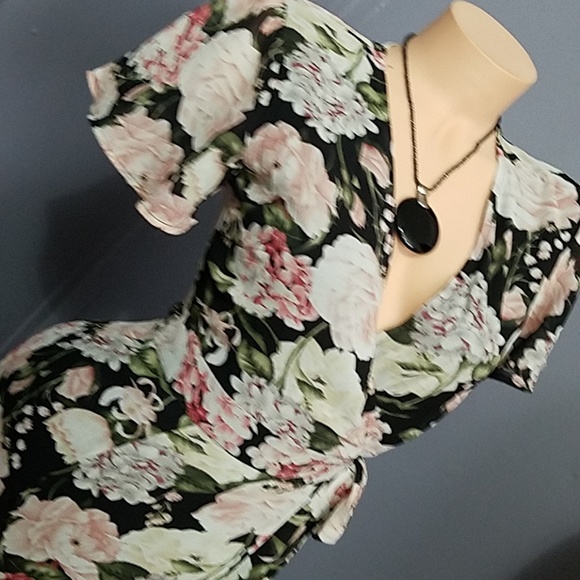 Beautiful a True Floral Wrap Dress - Picture 8 of 8